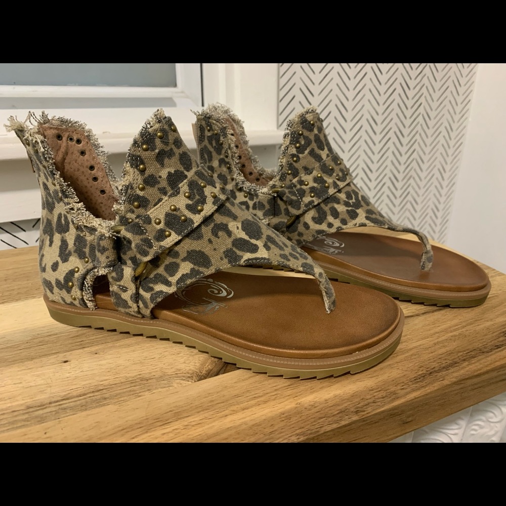 Very G leopard canvas sandals